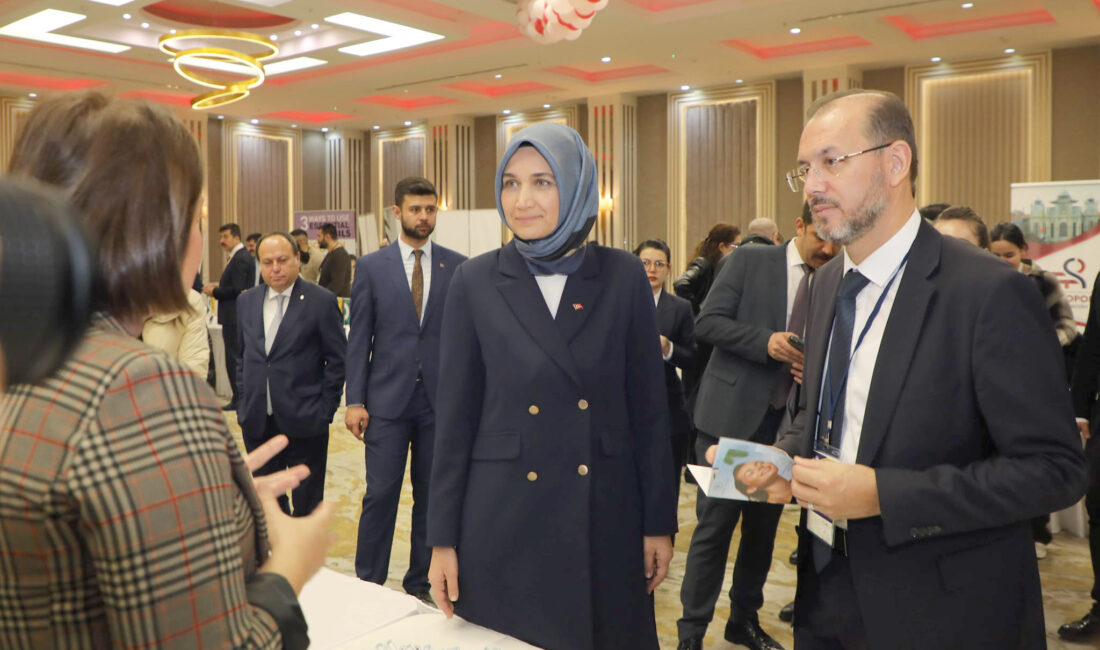 Afyonkarahisar’da düzenlenen “7. Tıbbi, Aromatik ve Baharat Bitkileri Çalıştayı’nda konuşan