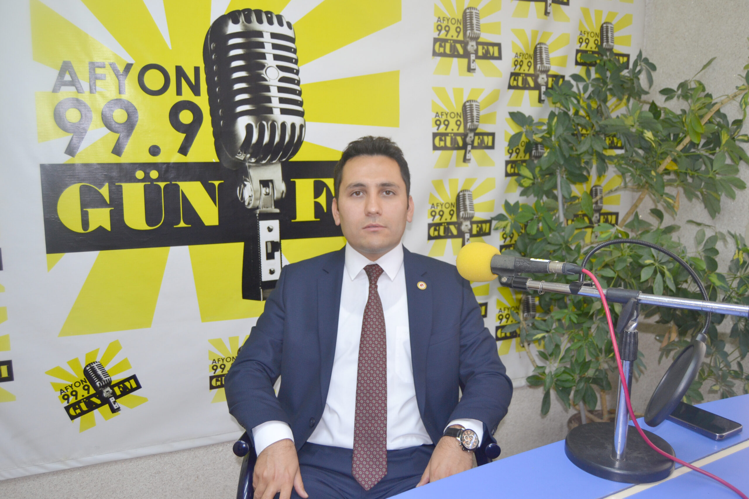 Gün FM’e konuk olan İhsaniye Kaymakamı İsmail Bildirici herkesi yeni