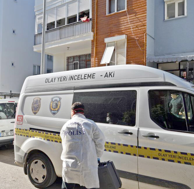 Antalya’da koruma bölüğünde görevli 43 yaşındaki uzman jandarma, evinde ölü