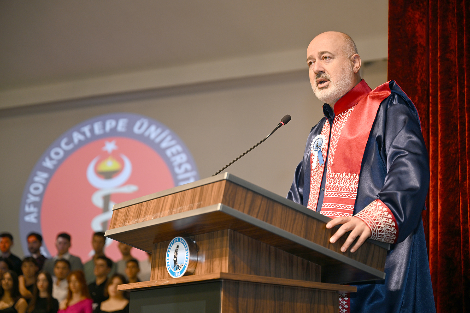 AKÜ Veteriner Fakültesi birinci sınıf öğrencileri için yapılan Beyaz Önlük