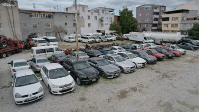Yedieminlerde saklanan hacizli araçların ihaleyle satışının başlayacağının duyurulmasıyla birlikte araç