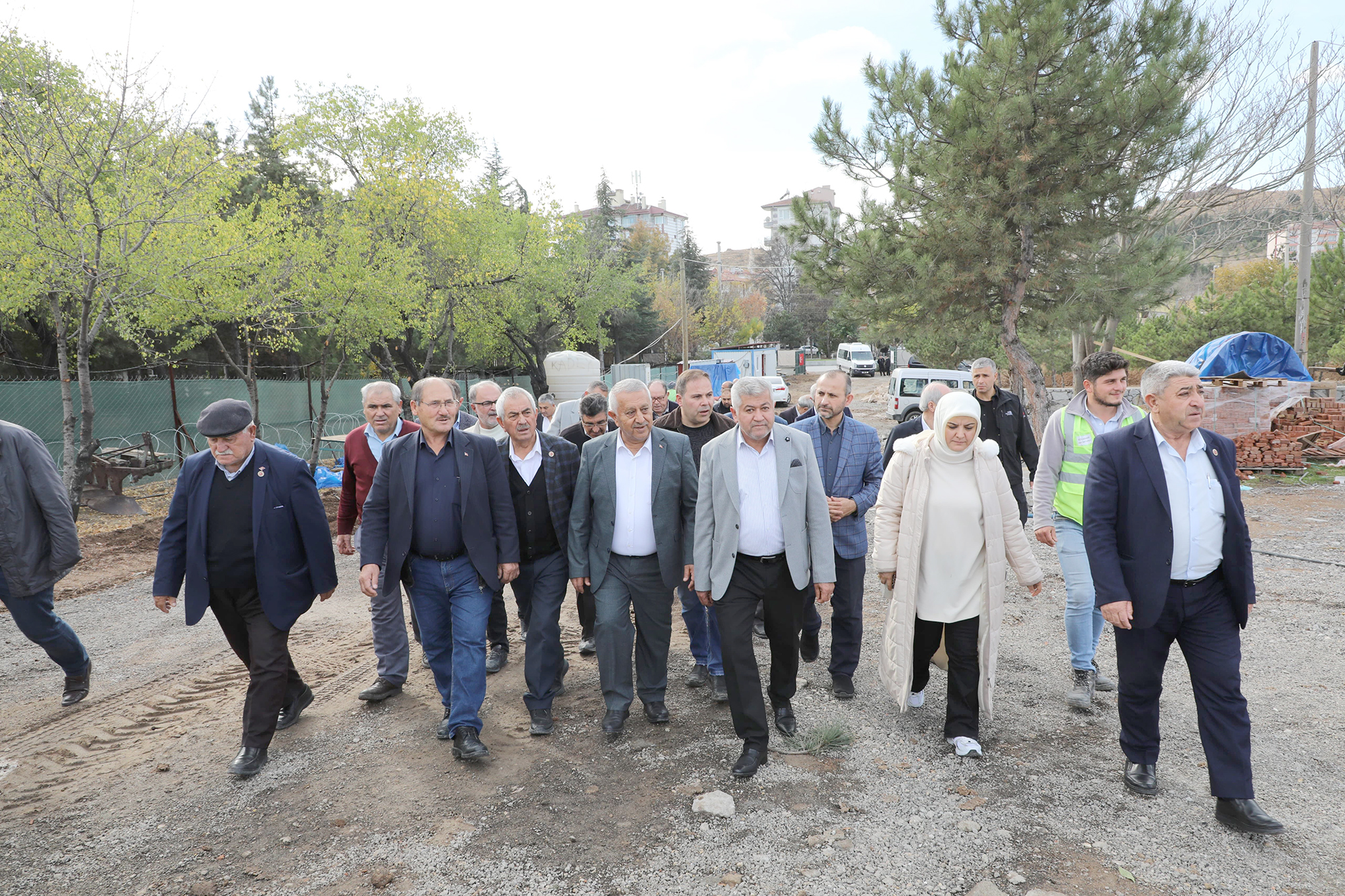   Afyonkarahisar’da görev yapan muhtarlara Afyonkarahisar Belediyesi’nin yatırımlarını gezdiren Belediye