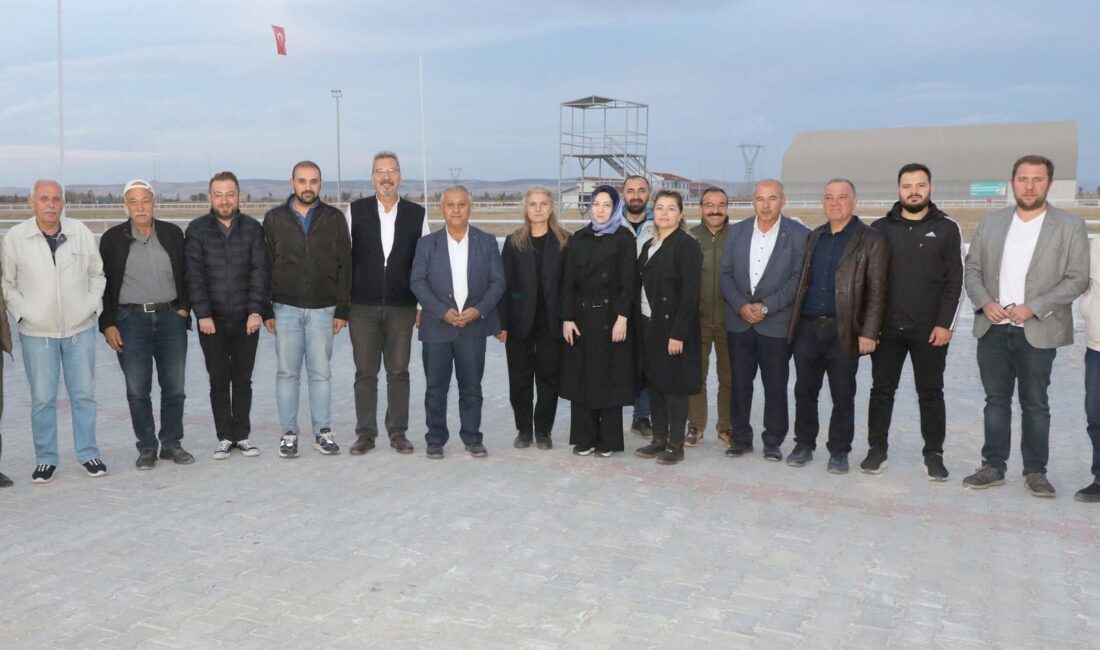 Belediye Başkanı Mehmet Zeybek, Afyonkarahisar Belediyesi’nin yatırımlarını Belediye Meclis üyeleri