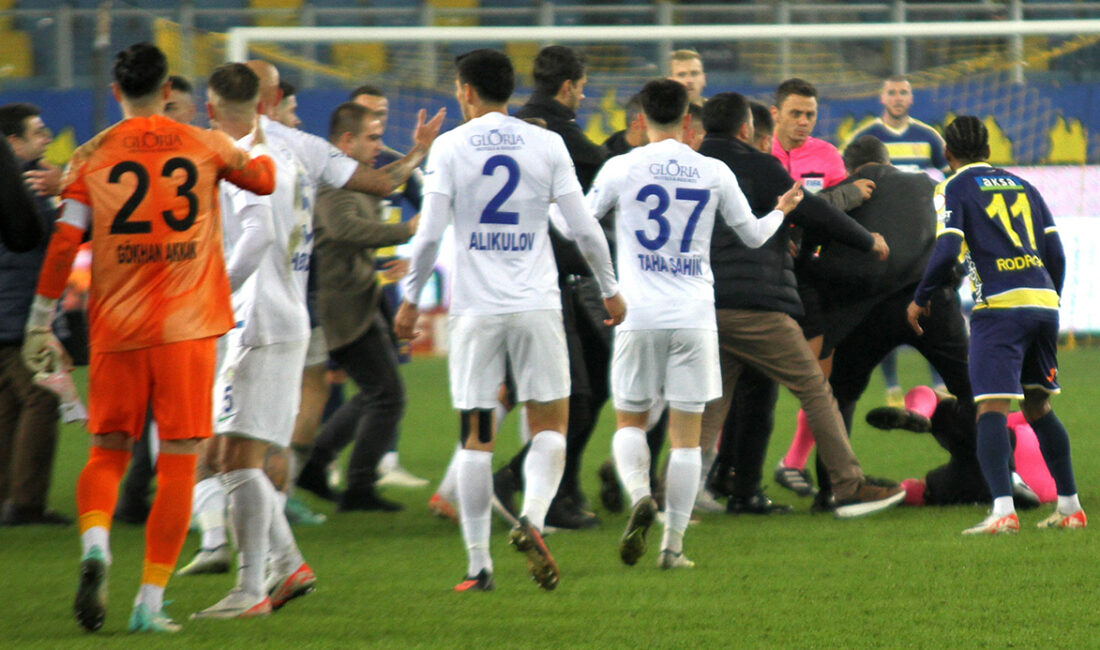 MKE Ankaragücü eski Başkanı Faruk Koca’yla birlikte hakem Halil Umut