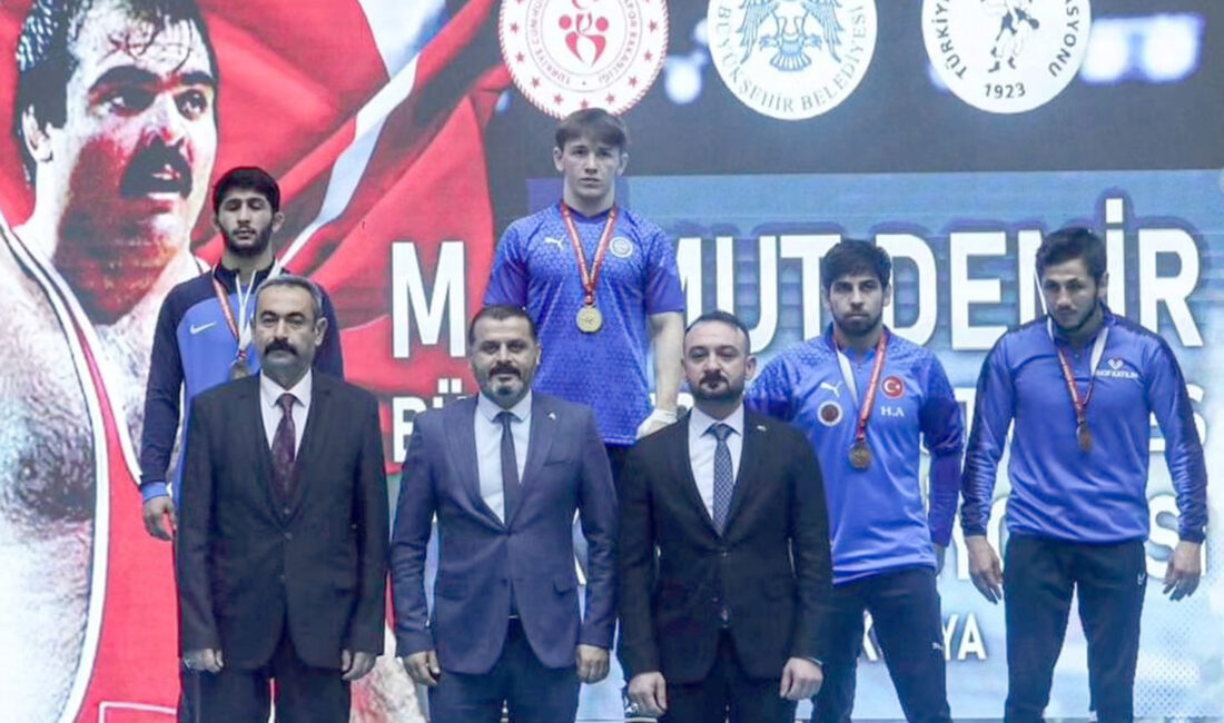 Konya’da düzenlenen Mahmut Demir Büyükler Serbest Güreş Şampiyonası’nda Türkiye Şampiyonu