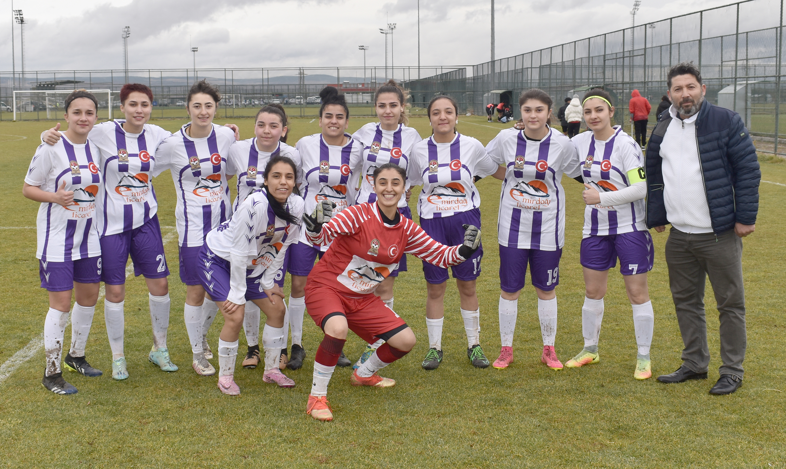 Kadınlar Futbol 2.Ligi’nde Afyonkarahisar’ı temsil eden Afyon İdmanyurdu Gençlik Spor