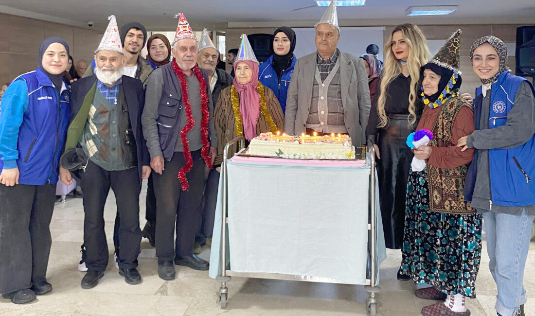 Afyonkarahisar’ın Sandıklı ilçesinde, Sandıklı Gençlik Merkezi gönüllüleri, Sandıklı Hüseyin Develi