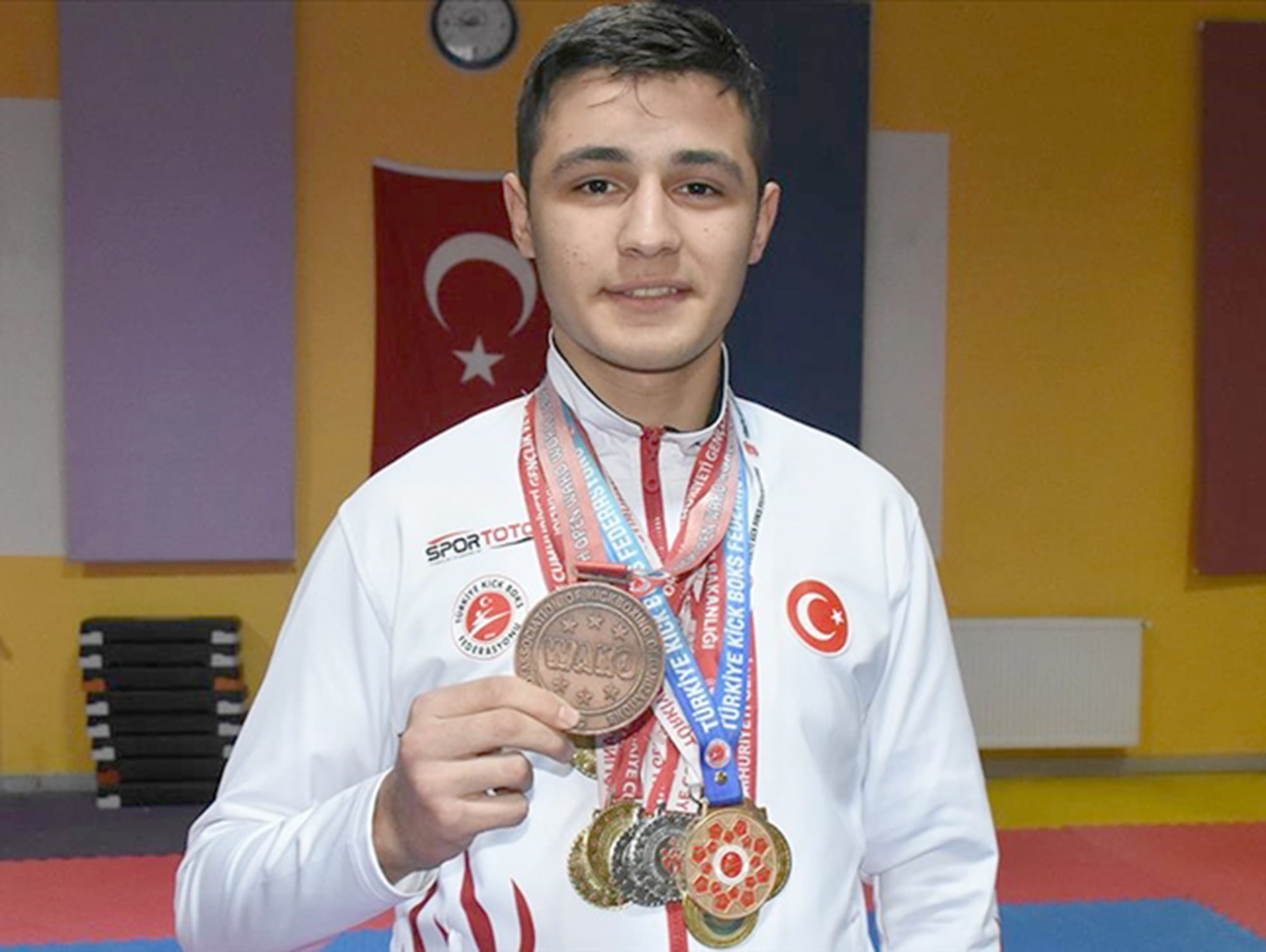 Malatya’da kilo vermek amacıyla 3 yıl önce kick boksa başlayan