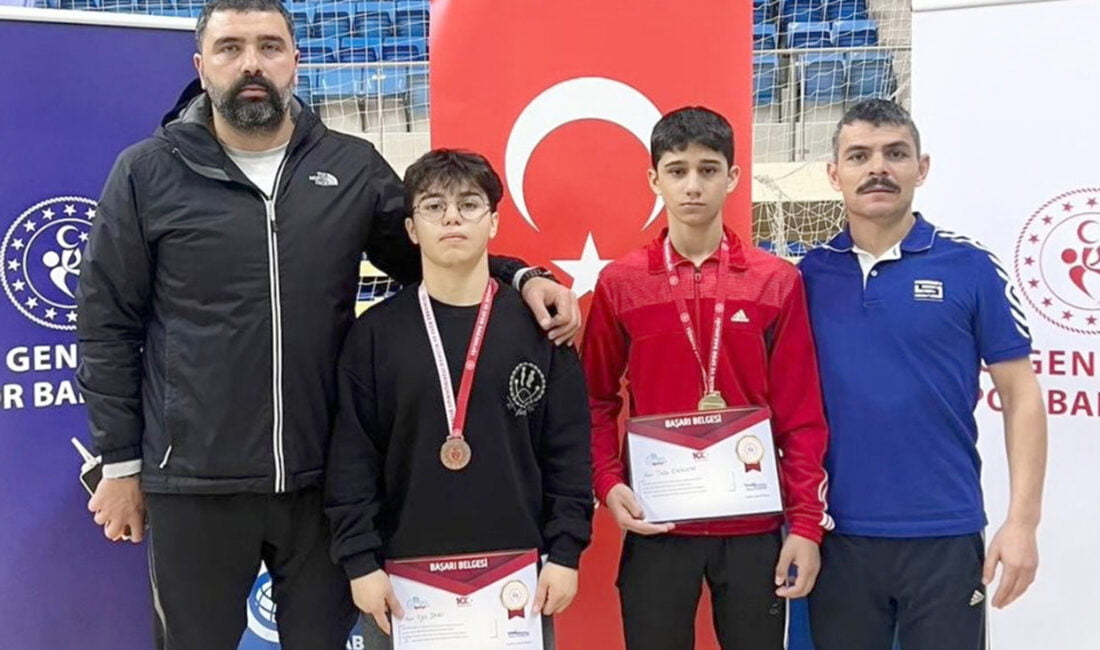 Eskişehirli sporcular Grekoromen Güreş Şampiyonasında takım halinde Türkiye 3’üncüsü olurken,