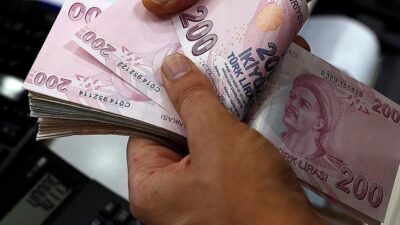 Yeni yılda geçerli olacak asgari ücreti belirleme çalışmalarında taraflar müzakerelerde