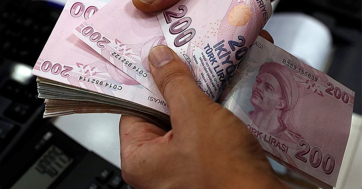 Yeni yılda geçerli olacak asgari ücreti belirleme çalışmalarında taraflar müzakerelerde