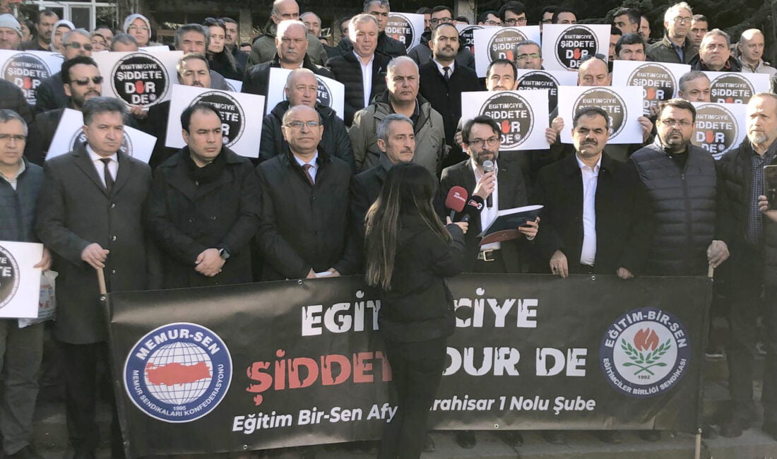 Afyonkarahisar’da 15 yaşındaki bir öğrenci tarafından bıçaklı saldırıya uğrayan öğretmen