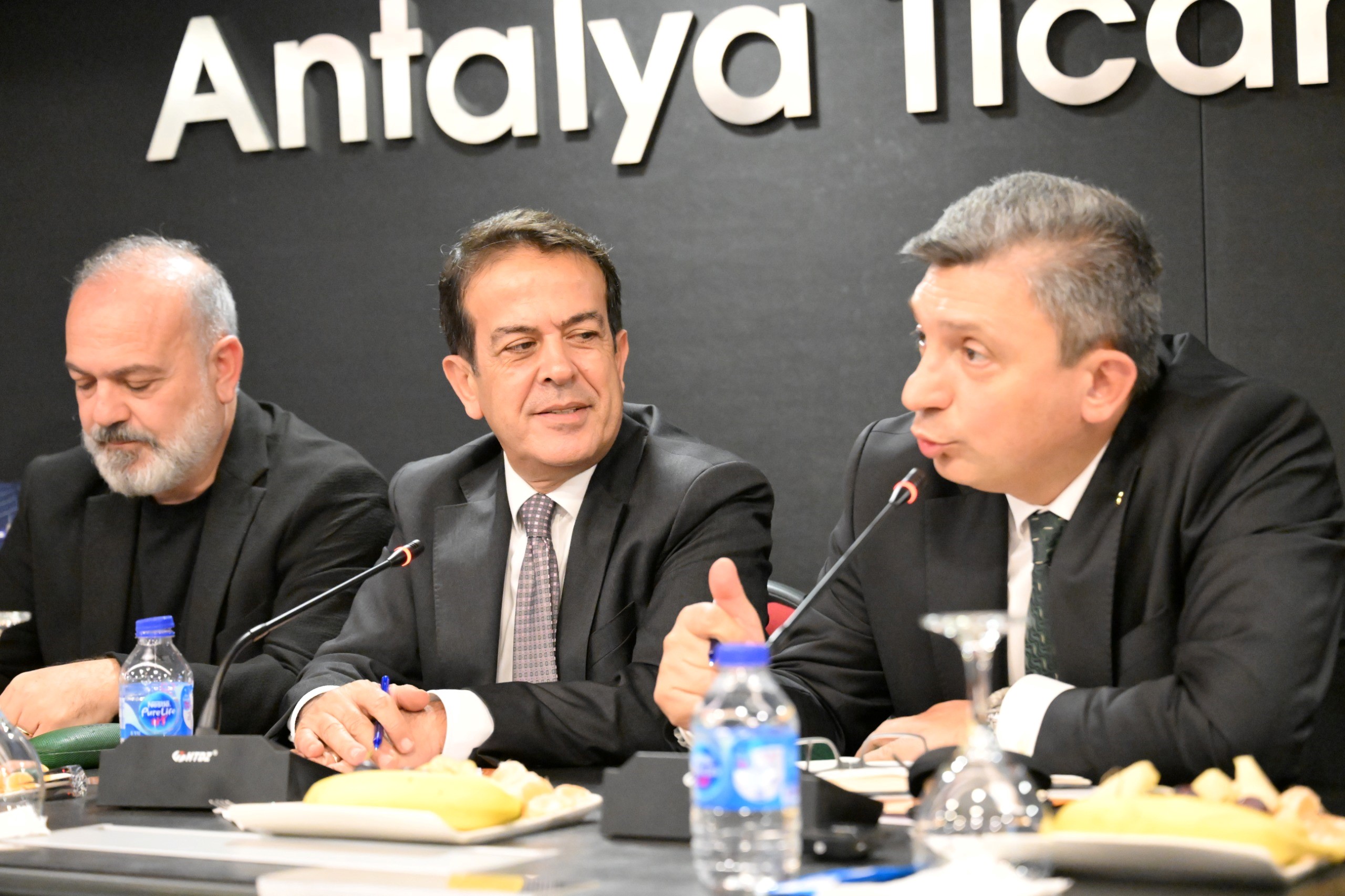 Antalya Valisi Hulusi Şahin, Antalya Tarım Konseyi’nin (ATAK) konuğu oldu.