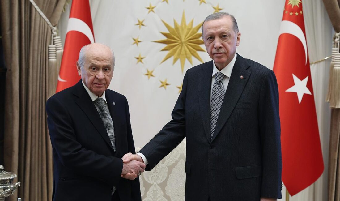 Türkiye’de gözler yerel seçime çevrilmişken, muhalefet AK Parti ile MHP