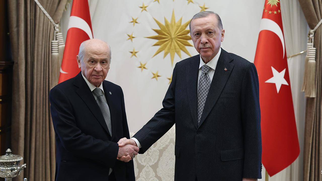 Türkiye’de gözler yerel seçime çevrilmişken, muhalefet AK Parti ile MHP