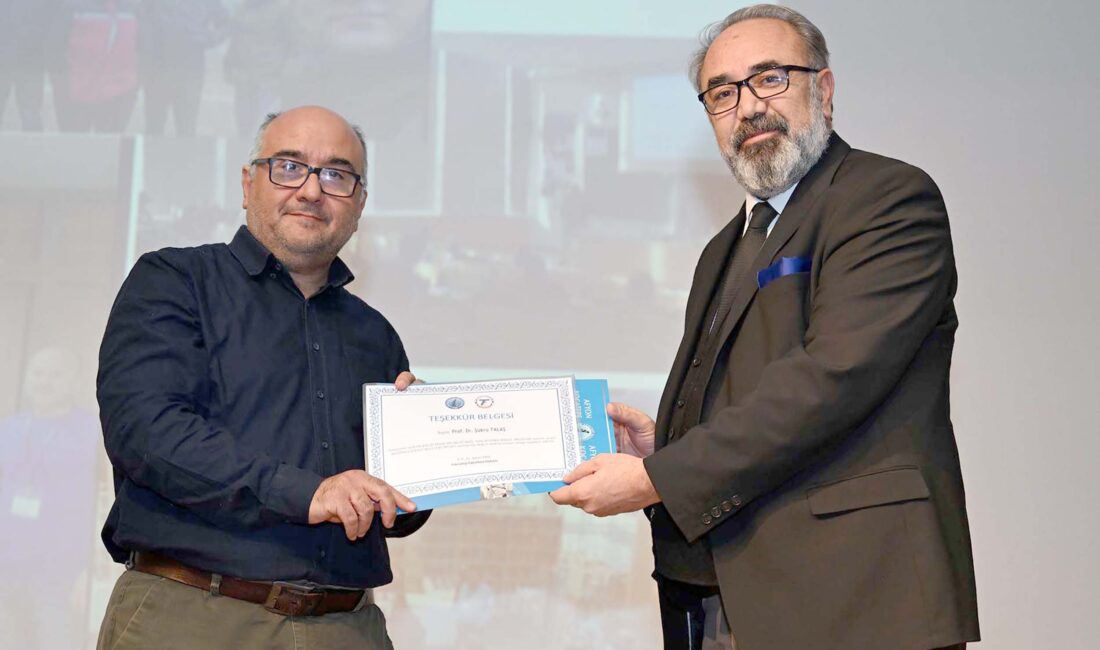 AKÜ’de düzenlenen “Materials Science Ma(s)ters” bilgilendirme toplantısında konuşan Metalurji ve