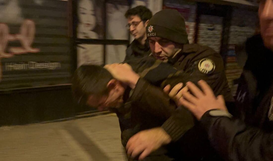 Bursa’da, iddiaya göre, alkol alarak elindeki bıçakla sokağa çıkan adam,