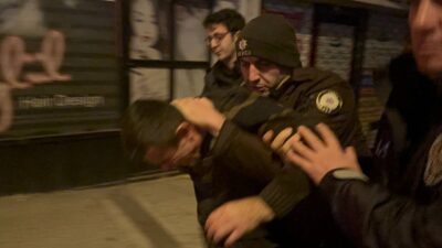Bursa’da, iddiaya göre, alkol alarak elindeki bıçakla sokağa çıkan adam,