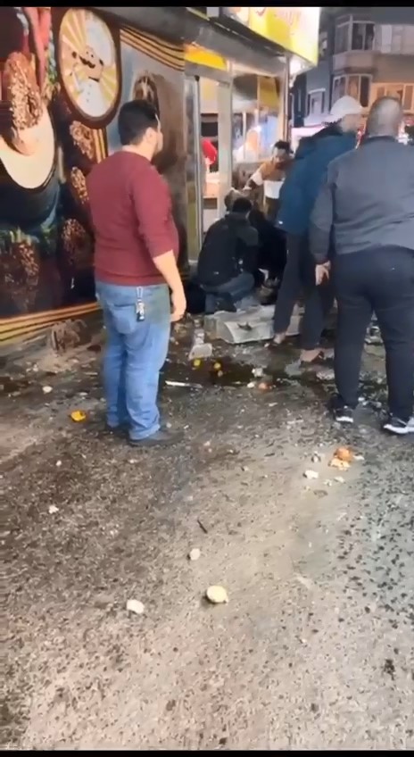 Bursa’da 7 katlı binanın balkonu çöktü. Balkona hava almak için