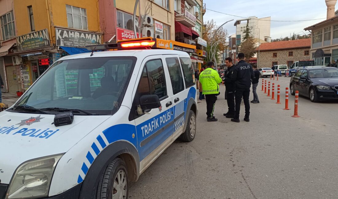 Afyonkarahisar’ın Sandıklı ilçesinde motosiklet sürücülerine yönelik gerçekleştirilen denetimde kurallara uymayan