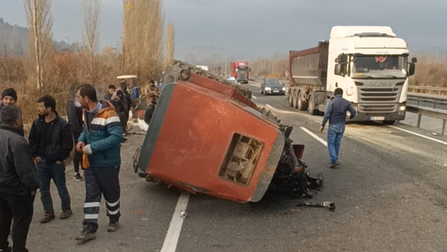 Uşak-Afyonkarahisar kara yolunda meydana gelen trafik kazasında 1 kişi hayatını