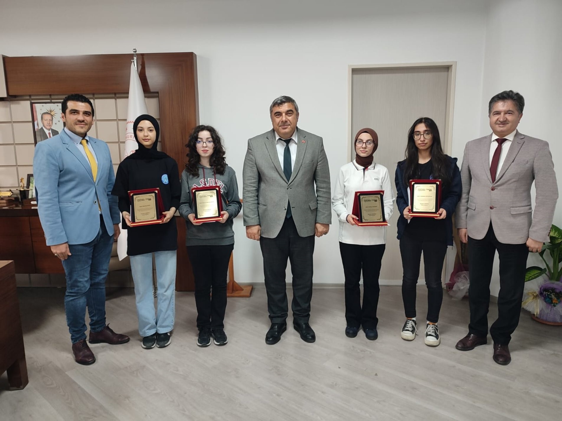 TÜGVA tarafından düzenlenen Türkiye Münazara Yarışmasında Afyonkarahisar Süleyman Demirel Fen