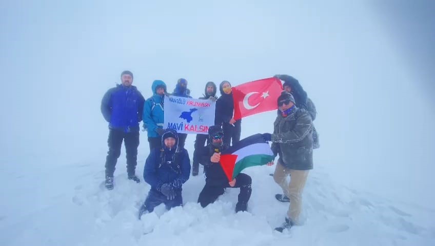 Vangölü Aktivistleri Derneği üyesi 15 kişilik grup, kar ve tipiye