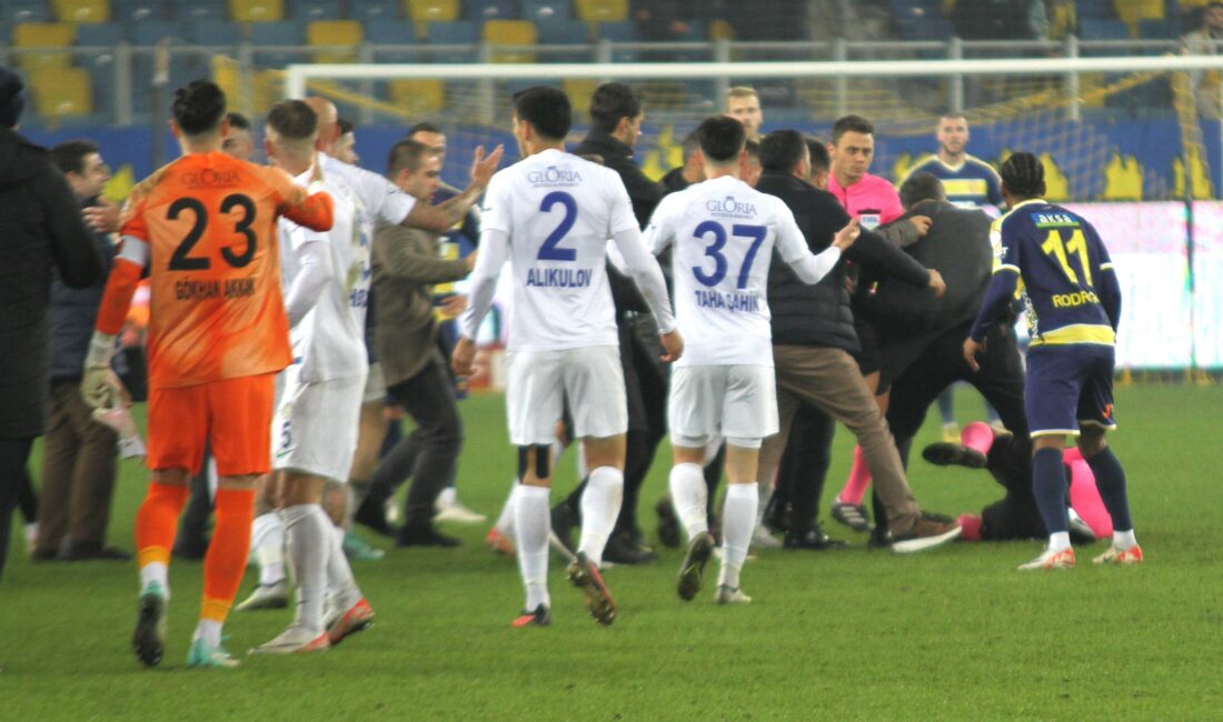 MKE Ankaragücü – Çaykur Rizespor maçının bitiş düdüğünün ardından Ankaragücü