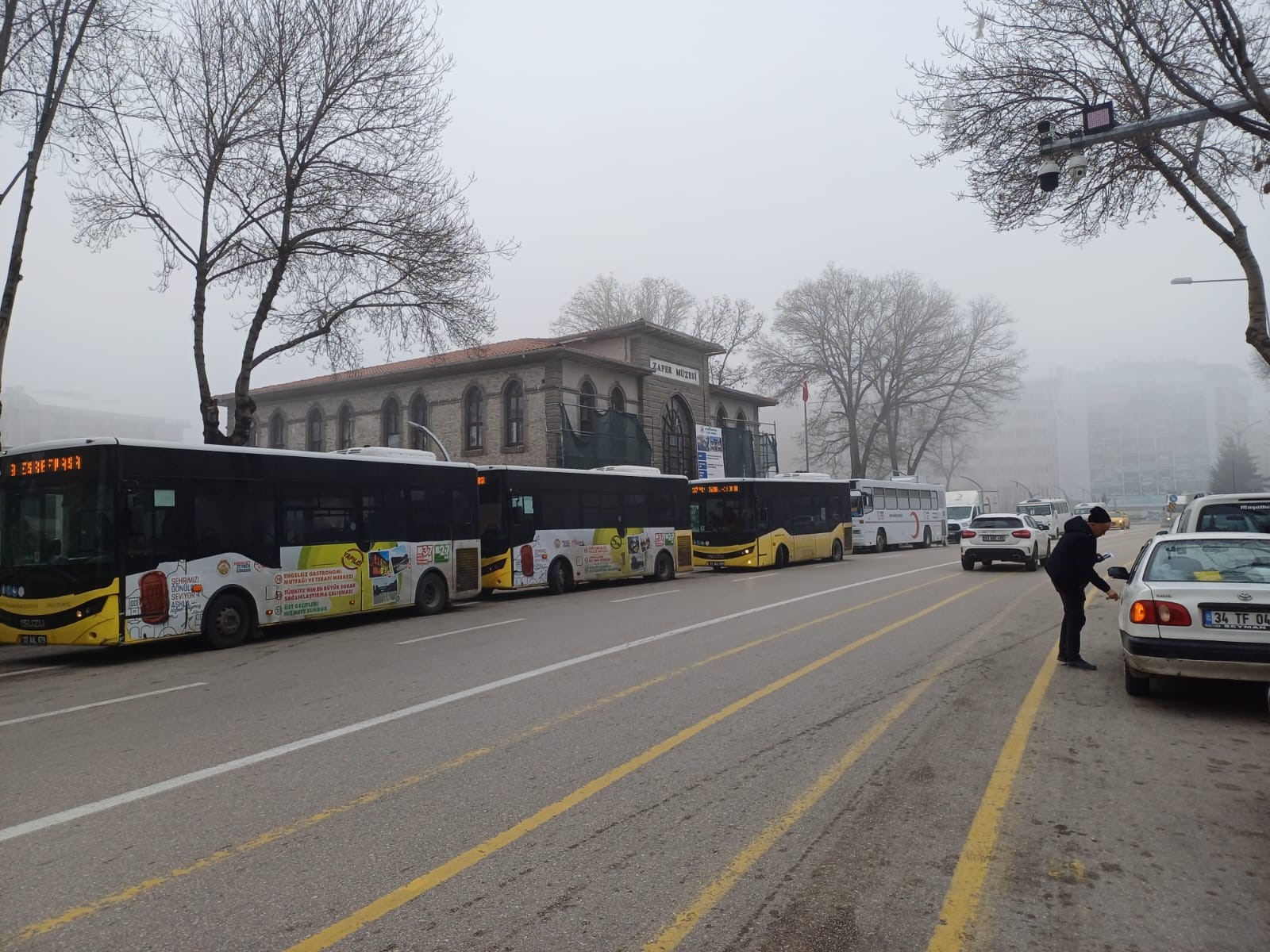 Sisli havanın etkili olduğu Afyonkarahisar’da görüş mesafesi yer yer 50 metreye
