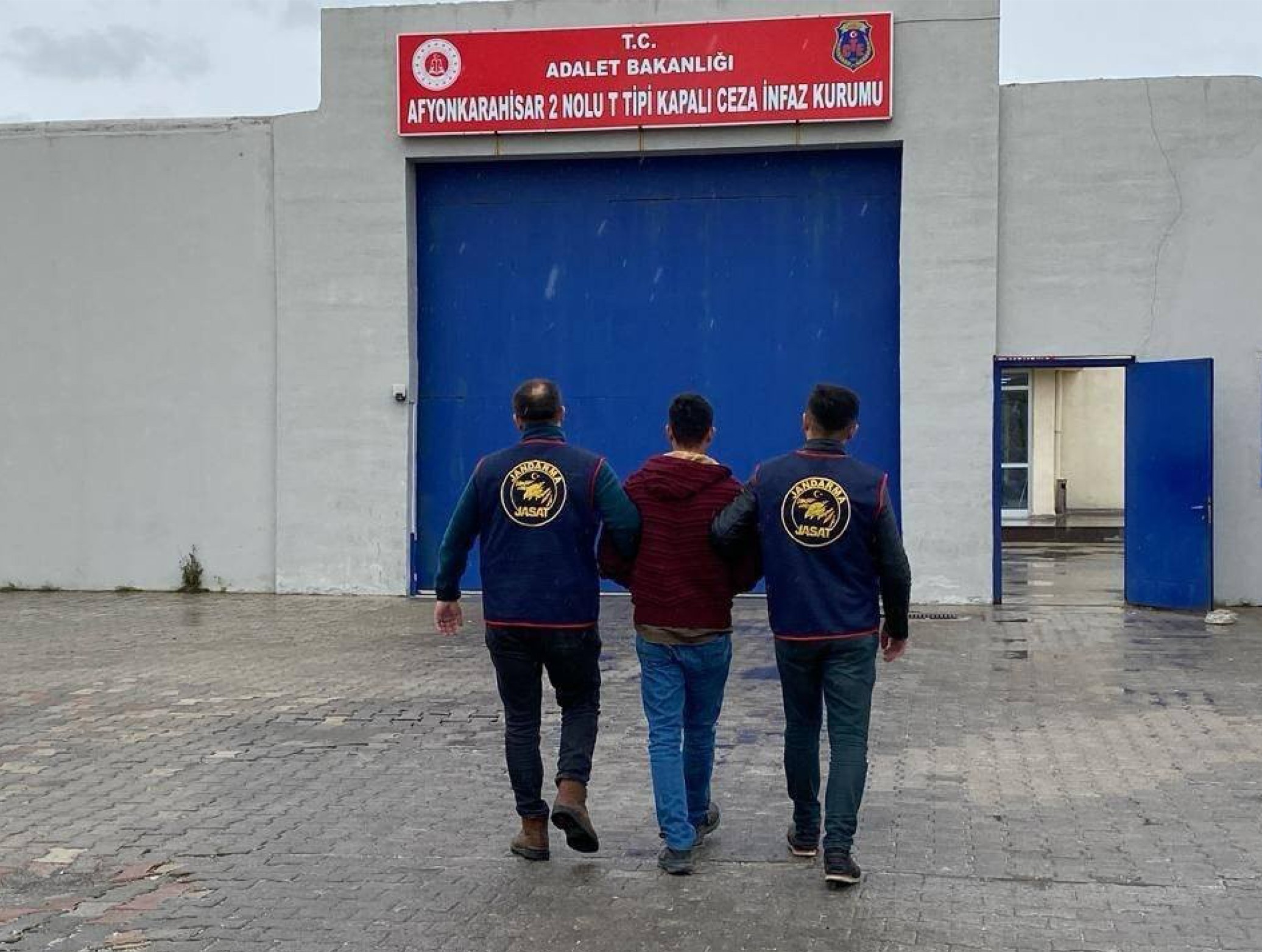 Afyonkarahisar’da 15 yılı hapis cezası ile aranan şahıs Jandarma Suç