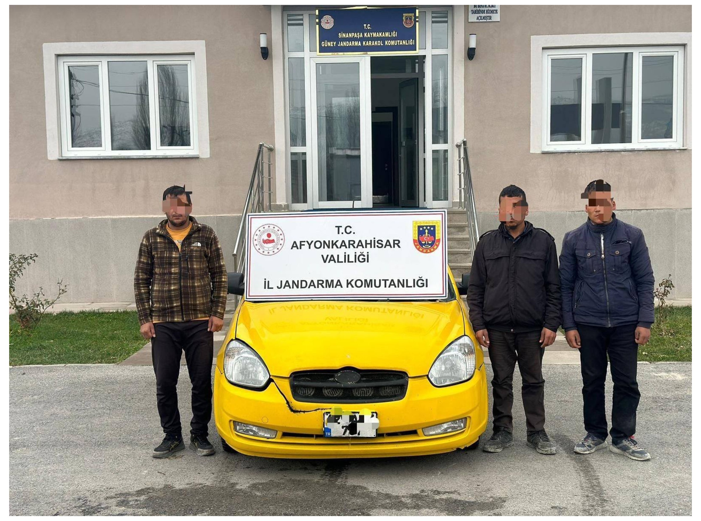Konya’dan aldığı düzensiz göçmenleri İzmir’e götüren bir şahıs jandarmanın takibi