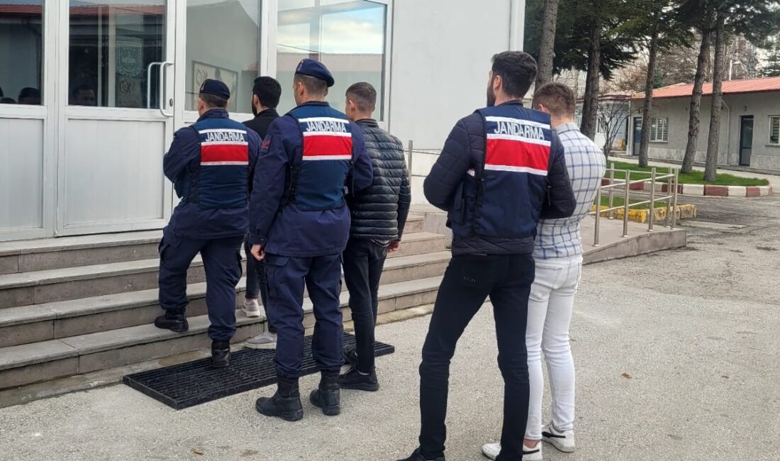 Afyonkarahisar’da uyuşturucu madde imal edip satan suç örgütüne yönelik jandarma