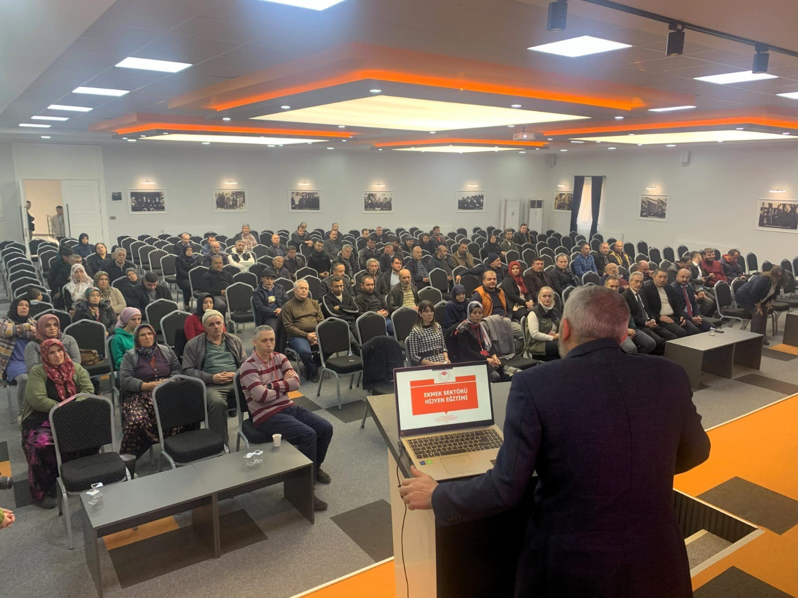 Afyonkarahisar’da 600’e yakın fırıncı esnafına hijyen eğitimi verildi. Afyonkarahisar Tarım