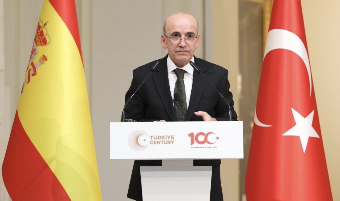 Hazine ve Maliye Bakanı Mehmet Şimşek, uluslararası yatırımcı toplantıları kapsamında İspanya’da finans kuruluşları yöneticileriyle