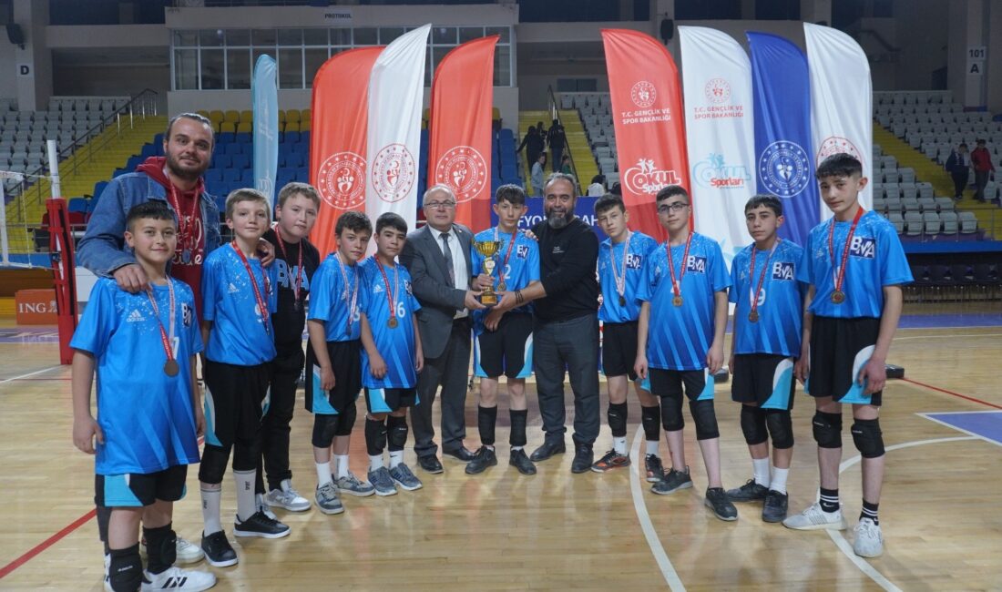 Voleybol Yıldız Erkekler’de şampiyon belli oldu! Afyonkarahisar Gençlik ve Spor İl Müdürlüğü tarafından düzenlenen okul sporları