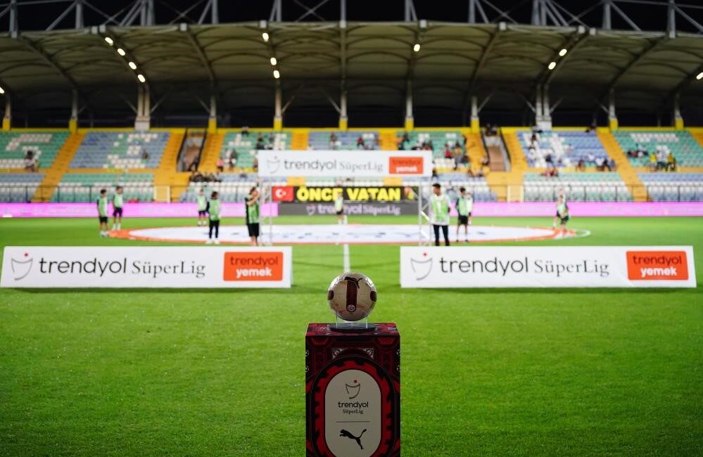 Trendyol Süper Lig’de 17. hafta, yarın oynanacak RAMS Başakşehir-Sivasspor, İstanbulspor-Trabzonspor