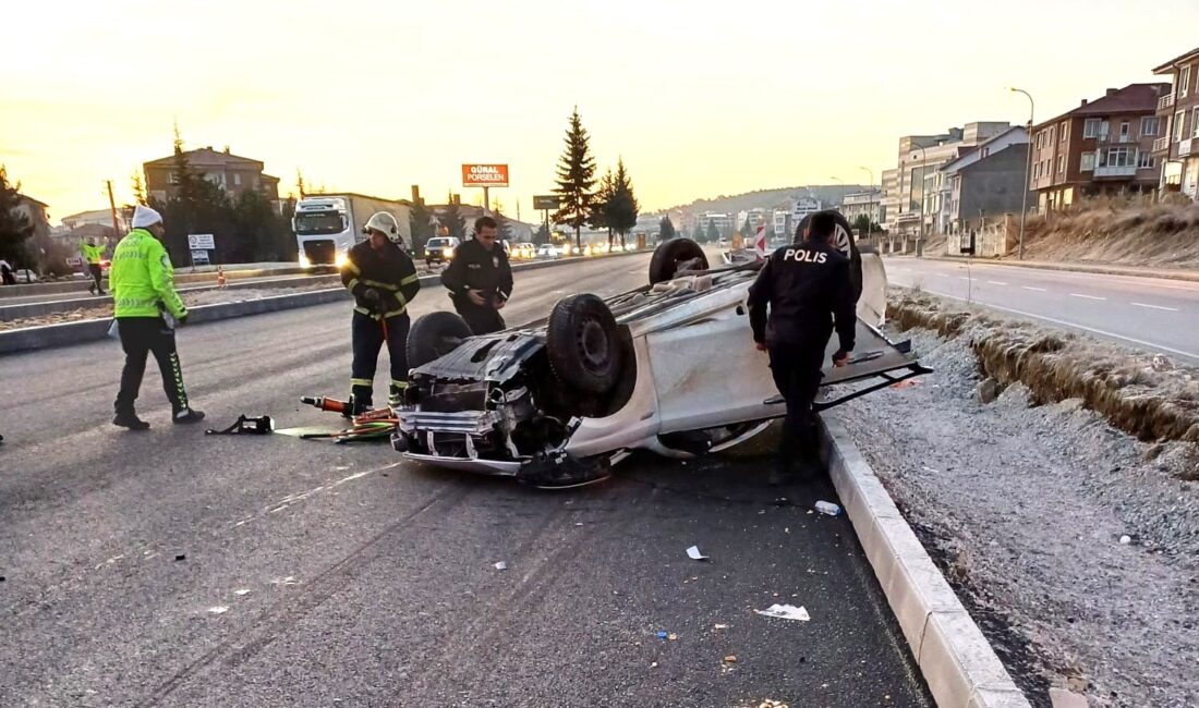 Kütahya’da kontrolden çıkıp takla atan otomobilin sürücüsü yaralandı. Kaza, Kütahya-Afyonkarahisar