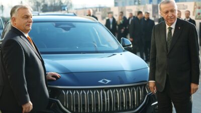 Cumhurbaşkanı Recep Tayyip Erdoğan, Macaristan Başbakanı Viktor Orban’a Togg hediye etti.