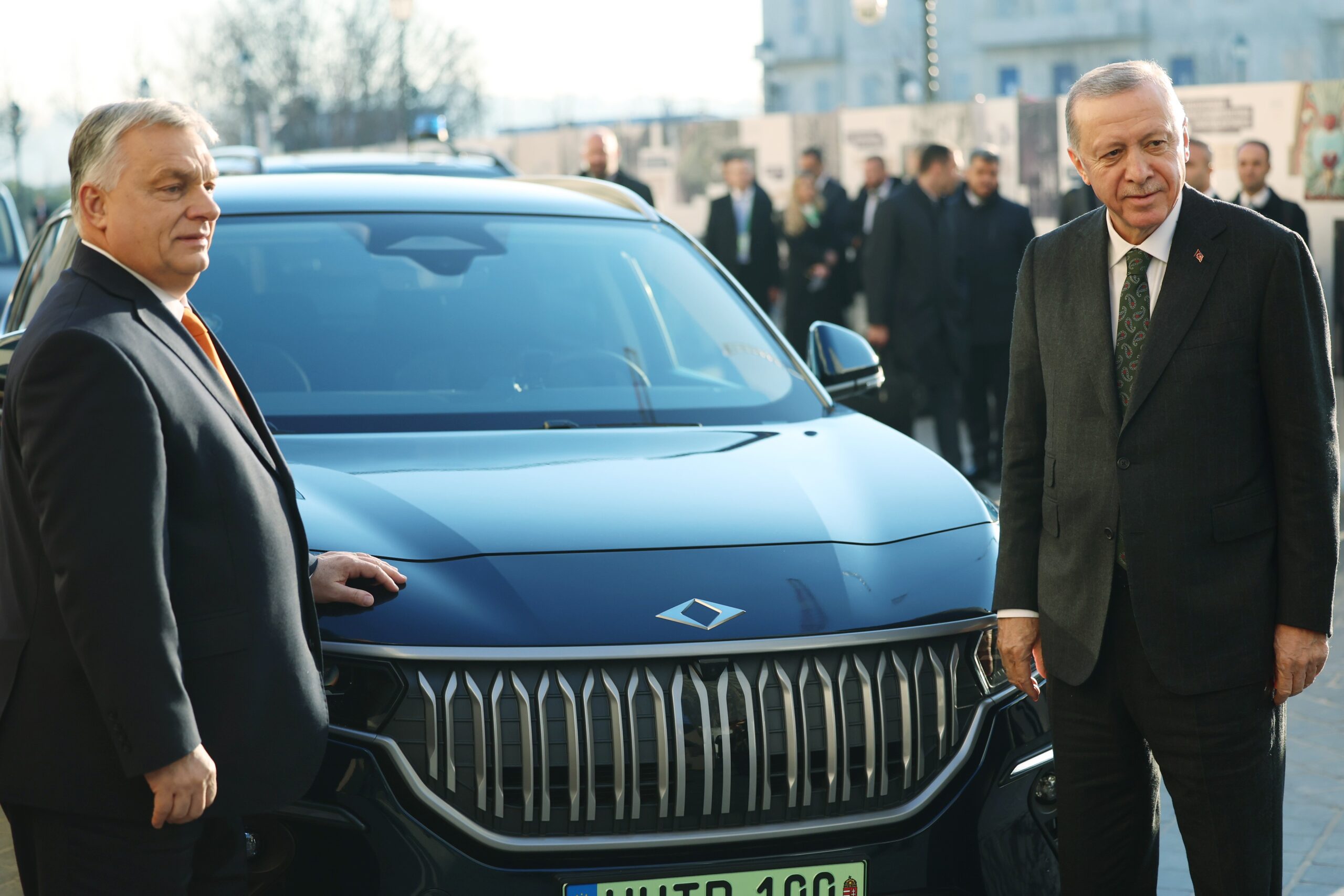 Cumhurbaşkanı Recep Tayyip Erdoğan, Macaristan Başbakanı Viktor Orban’a Togg hediye etti.