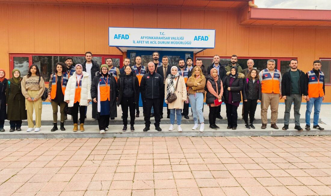 AFAD gönüllülerine eğitim verildi Afyonkarahisar İl Afet ve Acil Durum Müdürlüğü (AFAD) gönüllülere insani