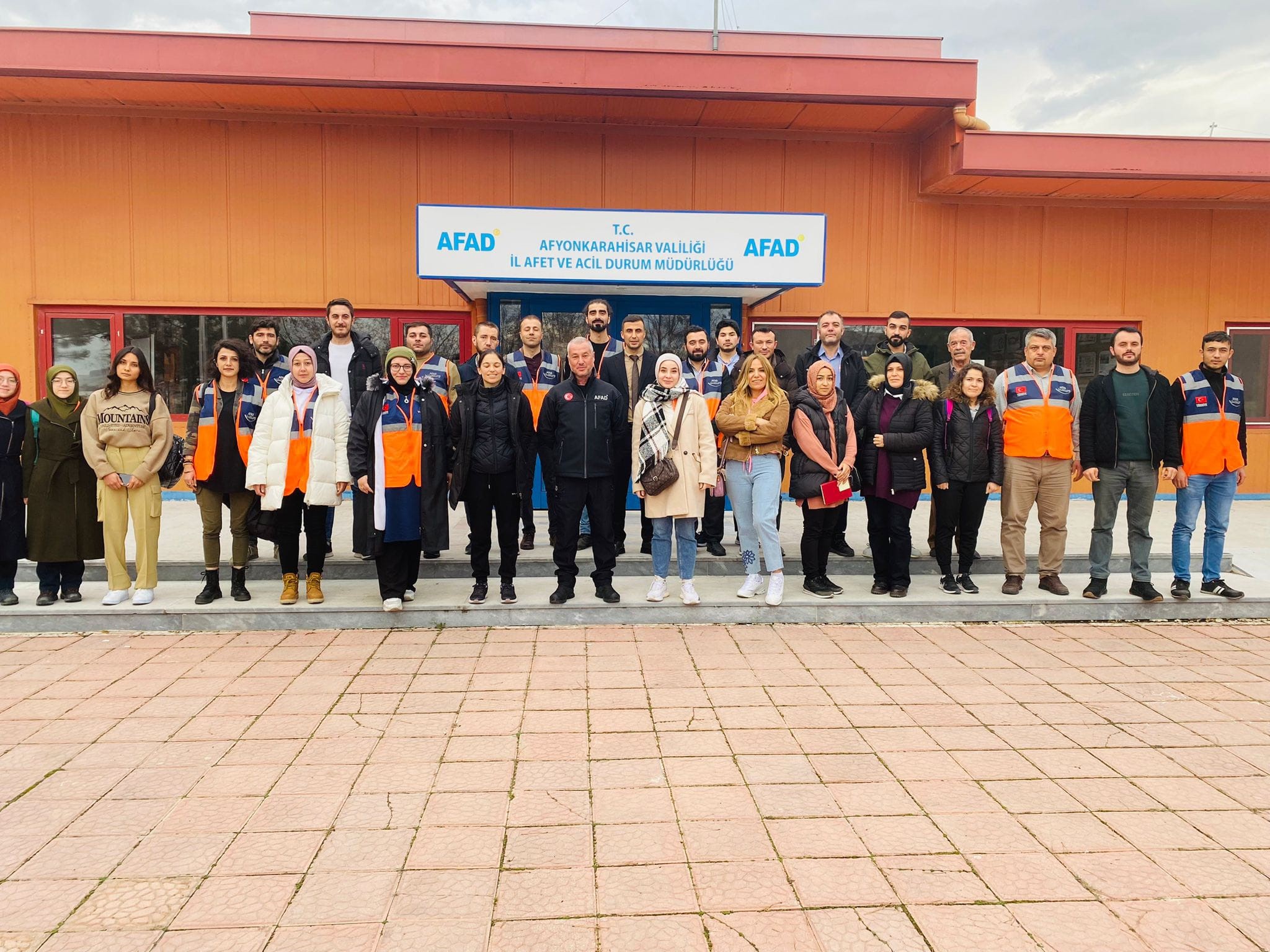 Afyonkarahisar İl Afet ve Acil Durum Müdürlüğü (AFAD) gönüllülere insani