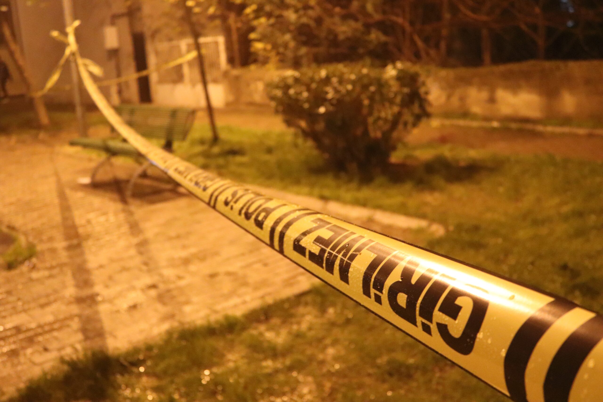 İzmir’in Karşıyaka ilçesinde bir kadın, boşanma aşamasındaki eşi tarafından çocuk