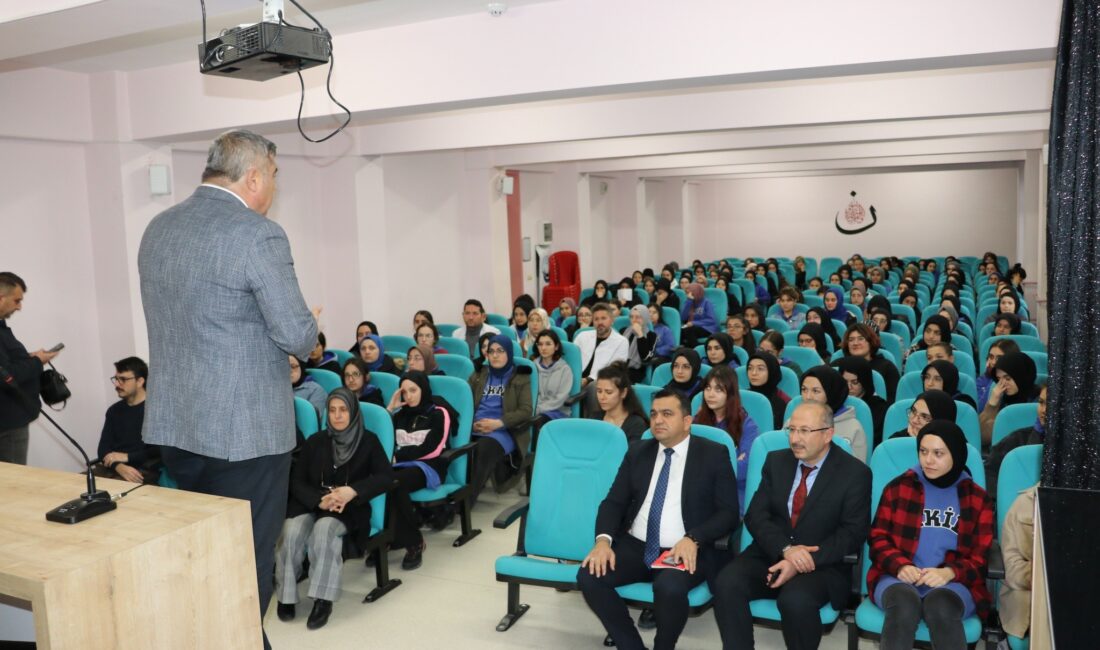 Sünnetci: “Başarının çok çalışmaktan geçiyor” İl Milli Eğitim Müdürü Miraç Sünnetci, Afyonkarahisar Kız Anadolu İmam