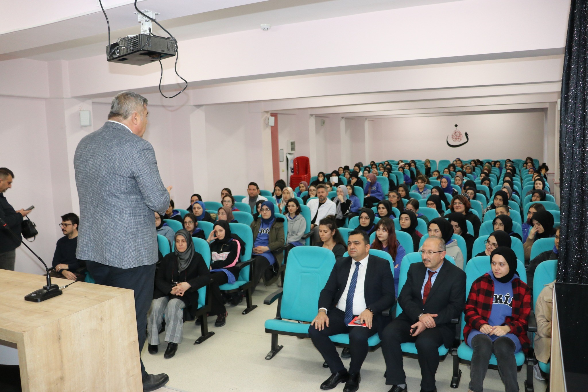 İl Milli Eğitim Müdürü Miraç Sünnetci, Afyonkarahisar Kız Anadolu İmam