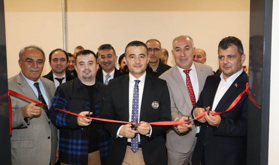 Afyonkarahisar’ın Emirdağ ilçesinde Mithat Paşa Ortaokulu’nda ‘Yıldız-Oktay Çıldır Sinema Salonu’