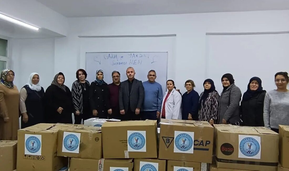 Dikiş makineleri Gazzeliler için çalıştı Afyonkarahisar Sandıklı Halk Eğitimi Merkezi Giyim ve Nakış kurslarındaki makineler