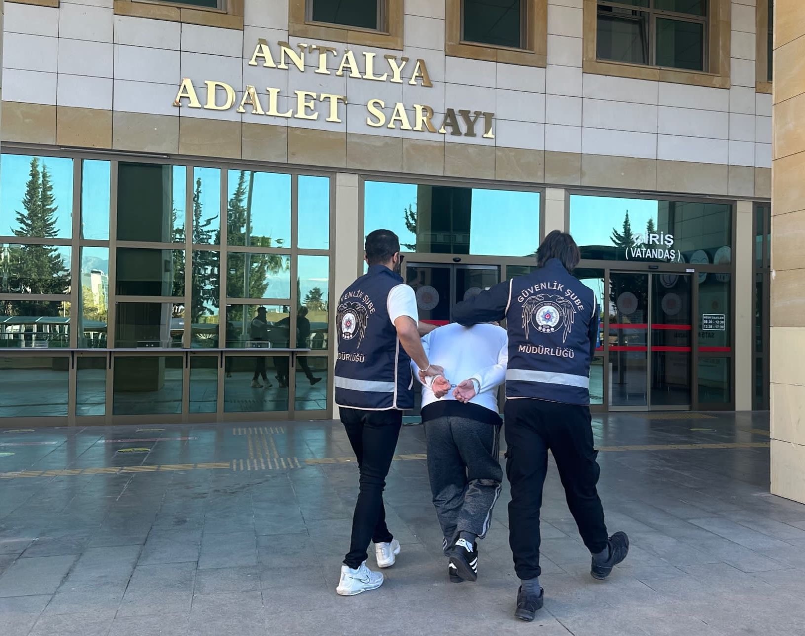 İçişleri Bakanı Ali Yerlikaya, sosyal medya hesabından yaptığı paylaşımda, “Siber