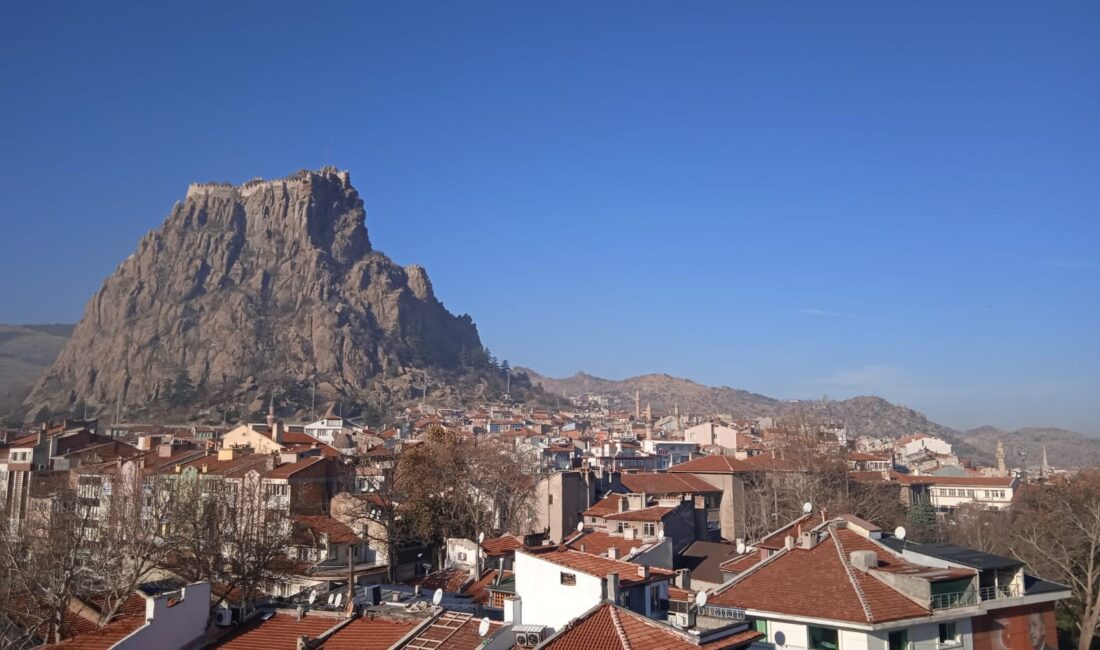 Afyonkarahisar yeni haftaya açık ve güneşli bir hava ile başladı.