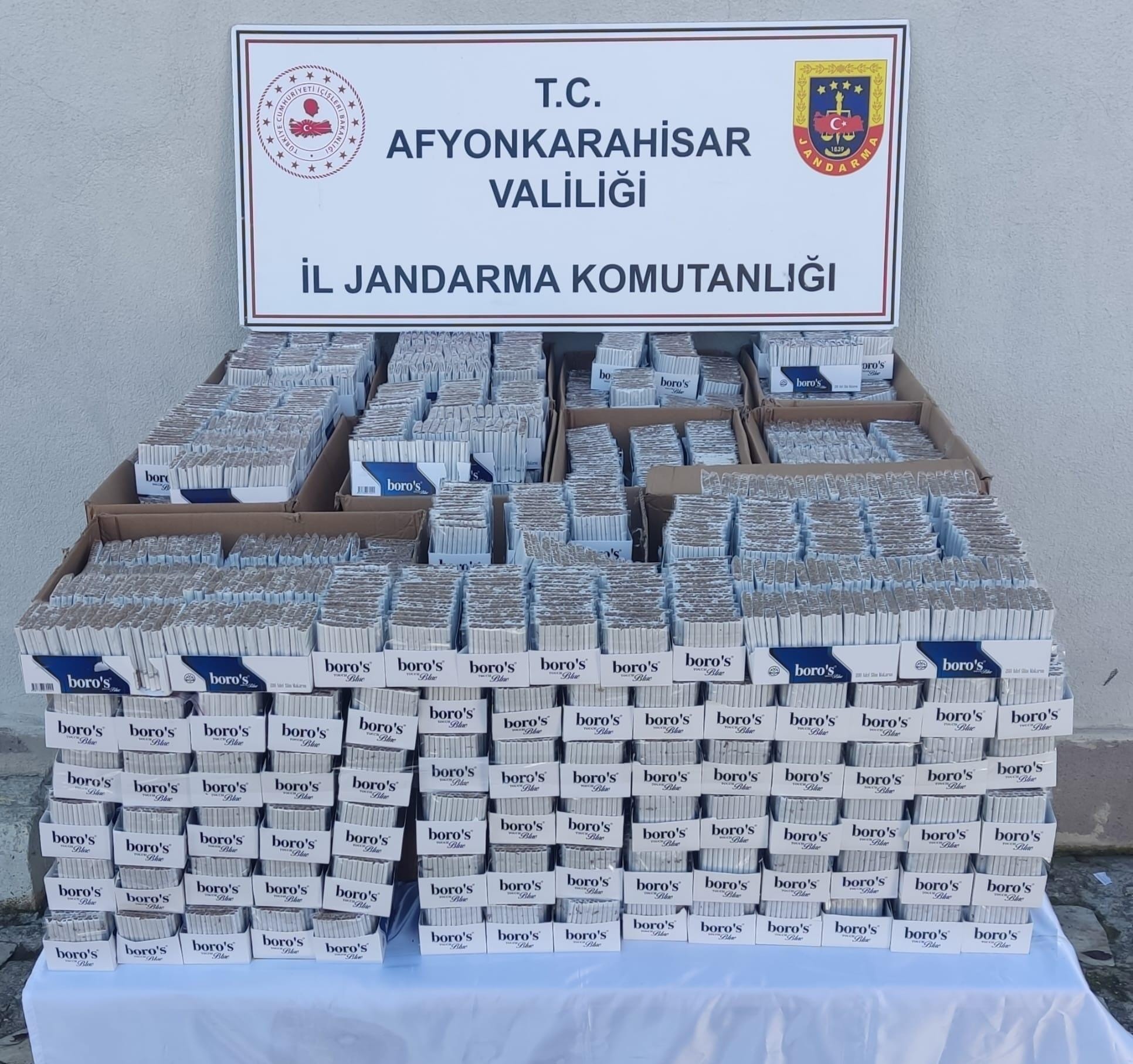 Afyonkarahisar’da jandarma tarafından durdurulan bir kamyonette yapılan aramada 160 bin