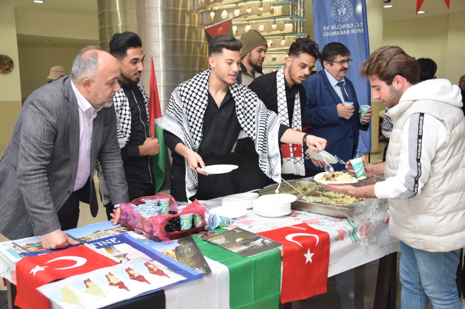 Afyonkarahisar’da, Filistin’in kültürel zenginliklerini tanıtmak amacıyla “Filistin Temalı Uluslararası Kültür